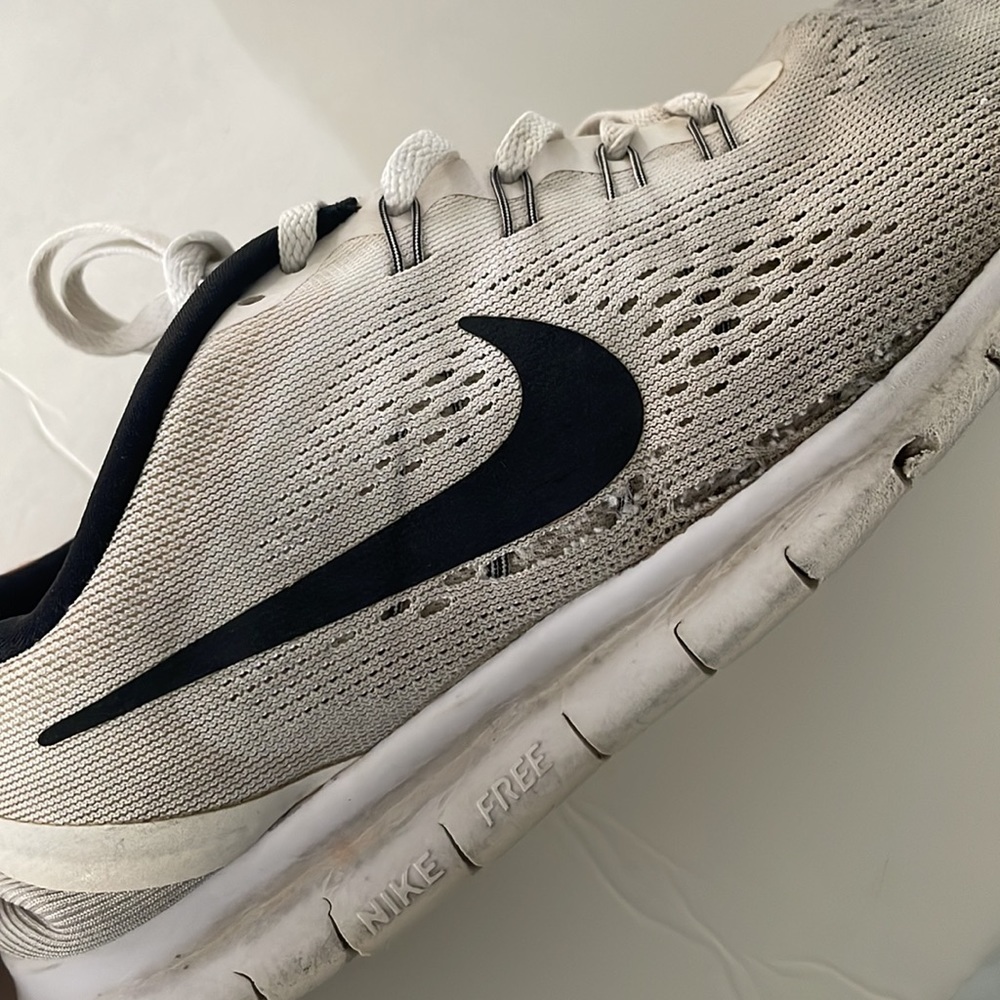 Nike - Picture 2 of 4